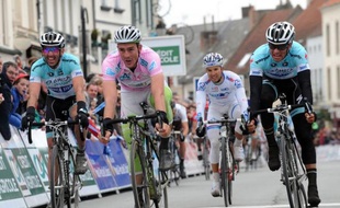 L'Allemand John Degenkolb (Argos-Shimano) a remporté samedi la deuxième étape de la course cycliste des Quatre jours de Dunkerque entre Berck-sur-Mer et Montreuil-sur-Mer (nord), confortant sa place de leader après sa victoire de vendredi