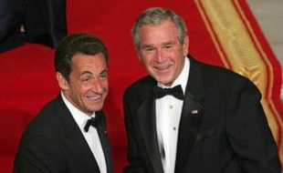 Le président français Nicolas Sarkozy, qui a dit mardi vouloir "reconquérir le coeur de l'Amérique", doit s'adresser mercredi au Congrès des Etats-Unis avant une réunion de travail avec son homologue américain George W. Bush qui l'a reçu à dîner mardi à la Maison Blanche.
