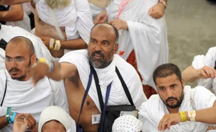 Des centaines de milliers de fidèles ont commencé mardi à Mina, près de La Mecque, le rituel de la lapidation d'une stèle symbolisant Satan, au premier jour de la plus grande fête musulmane, l'Aïd al-Adha.
