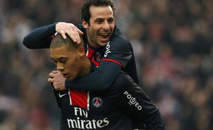 Paris Saint Germain's Guillaume Hoarau and Ludovic Giuly (top) celebrate after scoring against AS Nancy in their French Ligue 1 soccer match at Parc des Princes stadium in Paris March 1, 2009. REUTERS/Benoit Tessier (FRANCE)