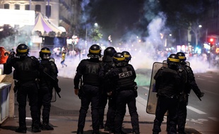 Les forces de l'ordre dans les rues de Lyon en marge des célébrations des supporters algériens le 19 juillet 2019