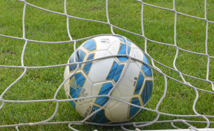 La bataille est rude dans l'univers des jeux vidéo de football.