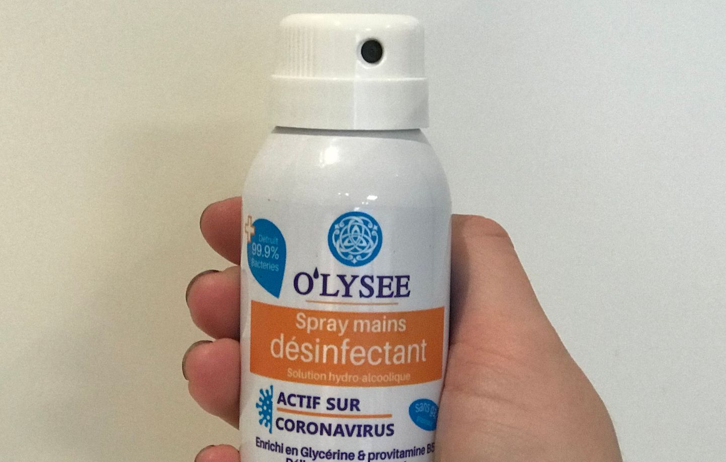 Un gel hydroalcoolique en aérosol de la société Elysée Cosmétiques.