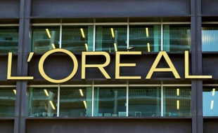 Les actionnaires de L'Oréal ont approuvé mardi l'entrée au conseil d'administration de Jean-Victor Meyers, le petit-fils aîné de Liliane Bettencourt, en remplacement de l'héritière du numéro un mondial des cosmétiques.