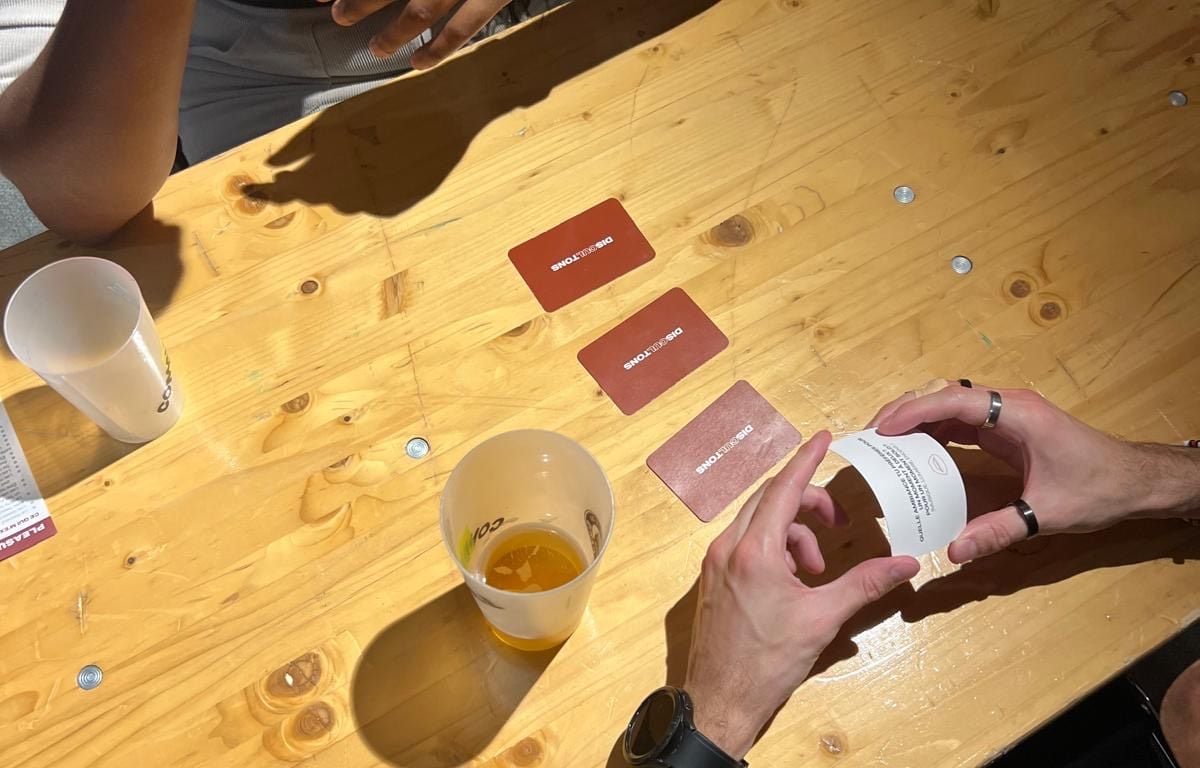 « L'éjaculation, c'est une finalité pour toi ? »... On a assisté à une soirée deep dating, le speed dating du cul