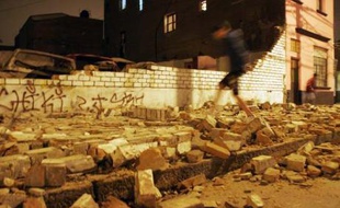 Un tremblement de terre a fait plus de 500 morts au Pérou, le 15/08/2007.