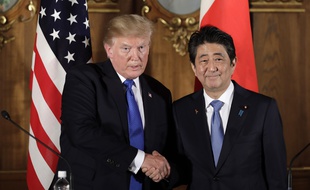 Donald Trump et le Premier ministre japonais Shinzo Abe à Tokyo, le 6 novembre 2017.