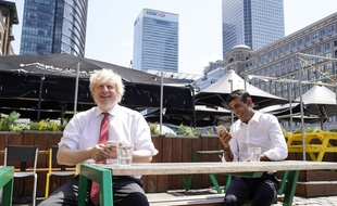 Le premier ministre britannique Boris Johnson et le Chancelier de l'Echiquier Rishi Sunak