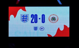 Le tableau d'affichage indique le score stratosphérique de 20-0 lors du match gagné par l'Angleterre contre la Lettonie sur la route du Mondial-2023, le 30 novembre 2021.