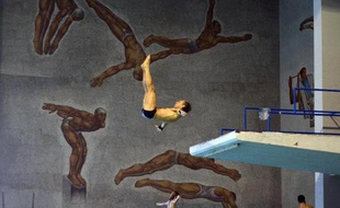 L'Italien Marco Fois s'entraîne dans une piscine de Rome, le 20 décembre 2014