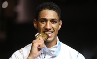 Le boxeur français Tony Yoka, le 15 octobre 2015, à Doahe.