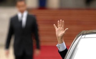 Peut-on retrouver une "existence normale", après l'excitation des combats électoraux, l'adrénaline du pouvoir, la pression des responsabilités ? Le dernier combat en politique, c'est la quitter, témoignent ceux qui ont dû l'abandonner, ou qu'elle a abandonnés.