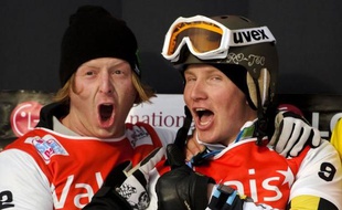 L'Américain Nate Holland a pris la tête du classement général de la Coupe du monde de snowboardcross au Français Pierre Vaultier grâce à sa victoire dimanche à Veysonnaz (Suisse), lors de la troisième manche de la saison.