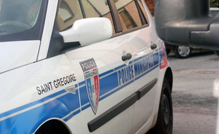 Un véhicule de la police municipale de Saint-Grégoire, près de Rennes.