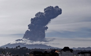 Le volcan Calbuco est entré en éruption pour la 3e fois en une semaine, le 30 avril 2015.