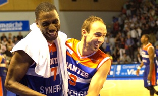 Moustapha N'Diaye et Nicolas Gayon pourront de nouveau exulter en cas de victoire, mardi, face aux Sharks d'Antibes.