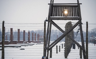 Une tour d'observation dans le camp d'extermination d'Auschwitz, en Pologne.