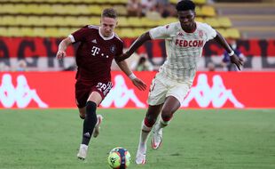 Aurelien Tchouameni (à droite), le futur du football. (Photo by Valery HACHE / AFP)