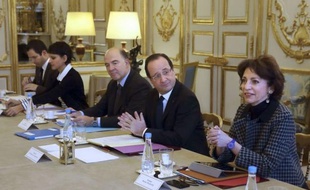 Le gouvernement veut aller vite pour transcrire dans la loi l'accord des partenaires sociaux sur la sécurisation de l'emploi, mais il lui faut concilier la loyauté promise aux signataires par François Hollande et la tentation des députés d'amender un texte inégalement apprécié.