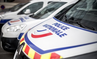 Des voitures de police. (illustration)