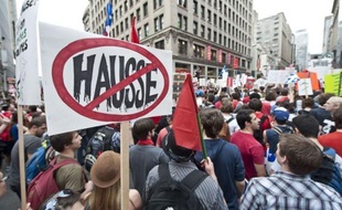 "Crions plus fort pour que personne ne nous ignore", scandait jeudi une marée d'étudiants québécois opposés à la forte hausse des droits de scolarité dans la province francophone, lors d'une des plus grandes manifestations du mouvement étudiant au Canada.