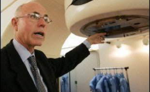 Des erreurs de manipulation sont à l'origine d'accidents de radiothérapie d'une ampleur encore inédite en France, qui ont entraîné un décès et des complications chez 13 des 103 patients traités pour des cancers de la prostate entre 2004 et 2005 à Epinal, selon les autorités.