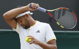 Jo-Wilfried Tsonga le 8 juillet 2017 à Wimbledon.