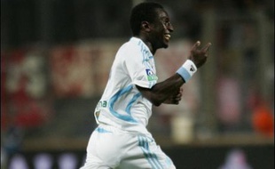 La L1, pauvre en buts, a connu une petite révolution lors de la 4e journée, la tête du roi Lyon tombant pour la deuxième fois en deux matches, cette fois tranchée par Lorient (2-1), improbable co-leader à égalité parfaite avec Le Mans et Nancy, l'ASNL ayant privé Marseille de son premier succès (2-2).
