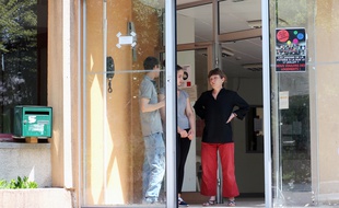 L'entrée du squat de la Poterie à Rennes, installé dans une ancienne maison de retraite.