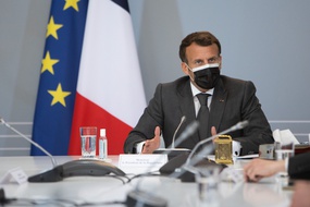 Emmanuel Macron rencontrera le jeudi 22 avril 2021 des soignants et des patients à l'hôpital Foch de Suresnes, pour évoquer la prise en charge des patients qui souffrent de symptômes persistants du Covid.