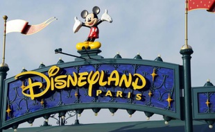 L'entrée de Disneyland Paris à Marne-la-Vallée, le 13 août 2015