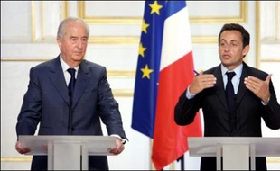 Le président Nicolas Sarkozy a installé mercredi le "comité de réflexion" sur les institutions, s'engageant à nouveau à ce qu'une réforme "ait lieu" et qu'elle soit votée avant les municipales de mars 2008.