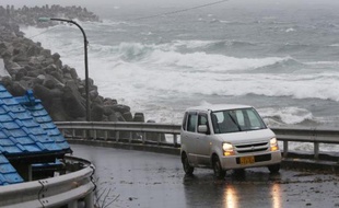 Un tsunami de faible ampleur a atteint samedi la côte nord-est du Japon, après un séisme de magnitude 7,1 dans l'océan Pacifique, mais aucun dommage ni victime n'a été recensé, y compris dans la centrale nucléaire de Fukushima, qui se trouve dans cette zone.
