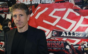 Le nouvel entraîneur de lOGC Nice, Claude Puel, présenté à la presse le 24 mai 2012 à Nice.