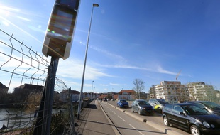 Le nouveau radar surpuissant mais non effectif pour l'instant est positionné quai Louis Pasteur à Strasbourg.