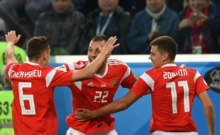 Les Russes célèbrent l'ouverture du score face à l'Egypte, le 19 juin 2018.