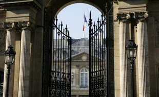 Les députés se penchent mardi sur les crédits alloués à l'Elysée pour 2008, qui devraient tripler de 32 à 100 millions d'euros en réintégrant l'ensemble des personnels travaillant pour la présidence de la République.