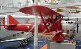 Le Breguet XIX T.F Super Bidon, connu sous le nom de Point d'interrogation, dans le hall dédié à la période 1919-1939 du Musée de l'Air et de l'Espace au Bourget le 3 juin 2015
