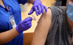 Deux vaccins peuvent être donné dans la même journée