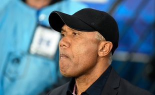 Antoine Kombouaré, alors entraîneur de Dijon, lors du quart de finale de Coupe de France au Parc des Princes face au PSG, le 26 février 2019.