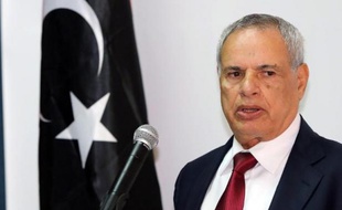 Le Premier ministre libyen Ali Zeidan, a annoncé jeudi que le ministre de la Défense, Mohamed al-Barghathi, allait être remplacé, au lendemain d'affrontements meurtriers entre milices à Tripoli.