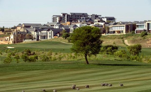 Vue générale de la ville de Steyn city, luxueux havre de paix, situé près de Johannesburg et surtout d'un immense bidonville, le 6 octobre 2015
