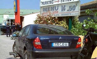 La voiture de Xavier Dupont de Ligonnès a été retrouvée devant un hôtel Formule 1 de Roquebrune-sur-Argens, le 22 avril 2011.