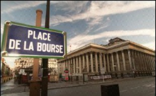 La Bourse de Paris progressait modestement mercredi, dans l'attente de la décision de la Réserve fédérale américaine sur ses taux directeurs, le CAC 40 prenant 0,17% avec très peu de variations significatives excepté la baisse d'EADS en raison des inquiétudes sur l'A 380.