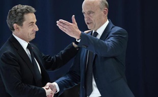 Nicolas Sarkozy et Alain Juppé lors du congrès fondateur des Républicains le 30 mai 2015 à Paris