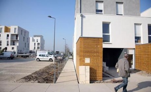 La construction de la partie du quartier réservée à l’habitat a été confiée à trois promoteurs. La première tranche a été confiée à Nexity, la deuxième à Palm-Marignan, et la troisième, qui n’a pas encore commencé, à la Sedaf. Les deux premiers programmes, en cours de livraison, accusent des retards.