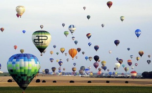 Oiseaux rares, parfois, dans leurs pays d'origine, les pilotes de montgolfières peuvent compter sur la 13e édition du "Lorraine Mondial Air Ballons", cette semaine près de Metz, pour battre de nouveaux records de foules.