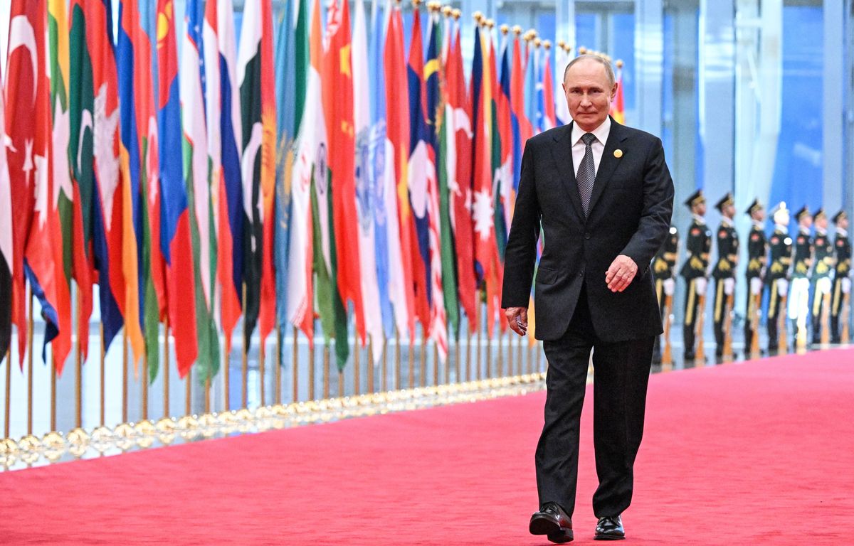 « Une logique de vassalité »... Pourquoi la Chine donne-t-elle un si grand coup de projecteur à Vladimir Poutine ?