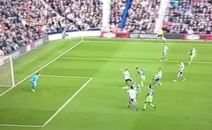 Ayoze Perez a inscrit une magnifique talonnade pour Newcastle contre WBA en Premier League, le 9 novembre 2014.