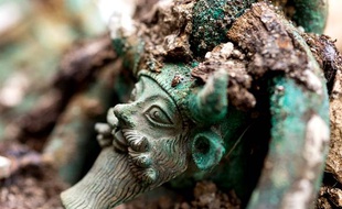 Archéologie: Un prince et son char déterrés